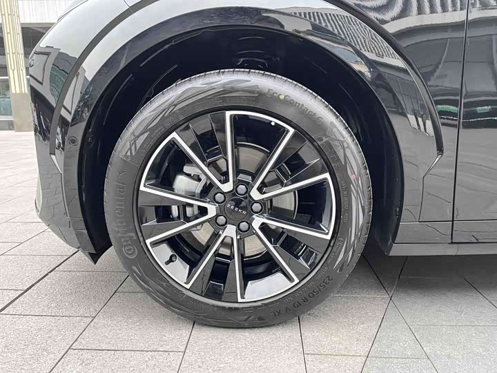 Фото 9 - Zeekr X