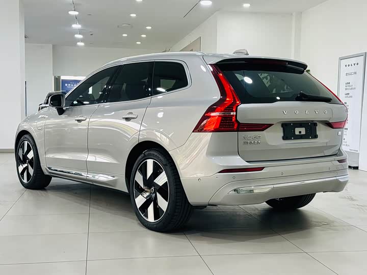 Фото 7 - Volvo XC60 Hybrid