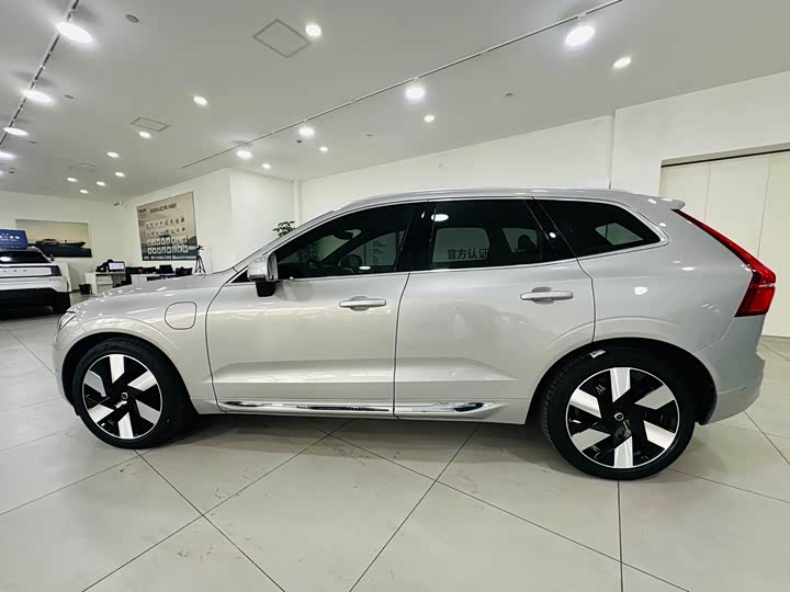 Фото 8 - Volvo XC60 Hybrid
