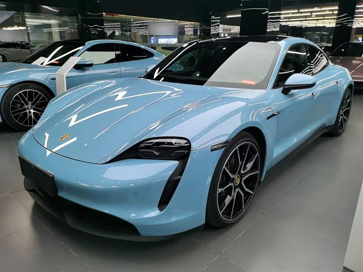 Фото 1 - Porsche Taycan