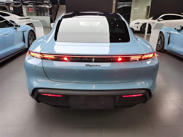 Фото 6 - Porsche Taycan