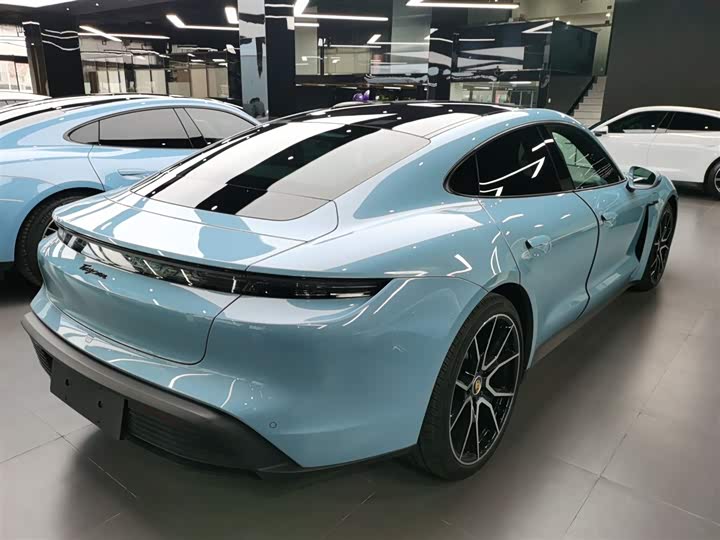 Фото 7 - Porsche Taycan