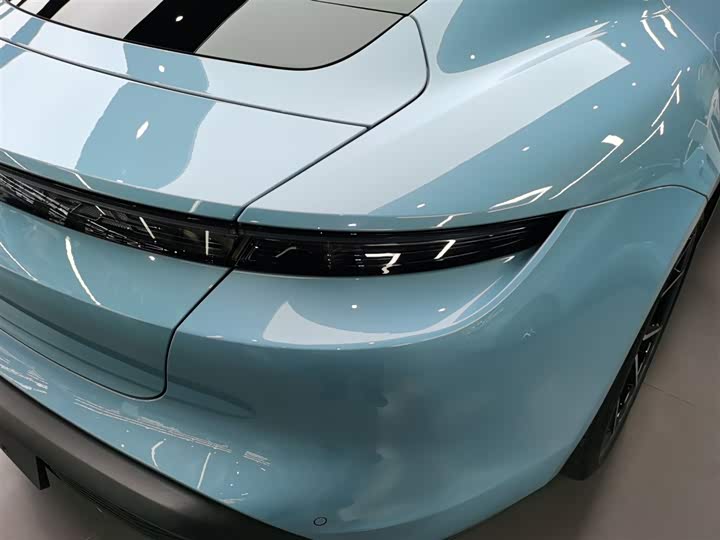 Фото 8 - Porsche Taycan