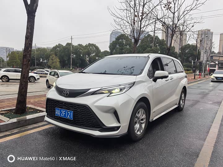 Фото 1 - Toyota Granvia
