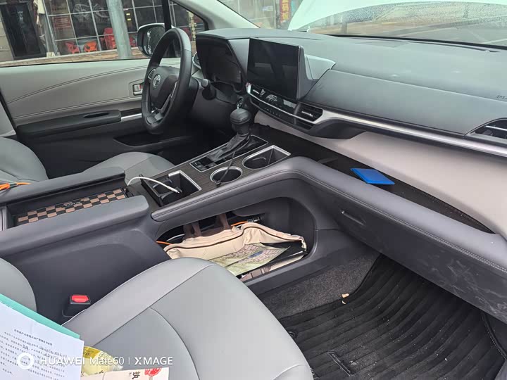 Фото 4 - Toyota Granvia