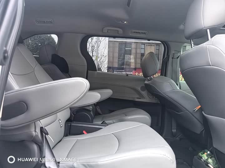 Фото 5 - Toyota Granvia