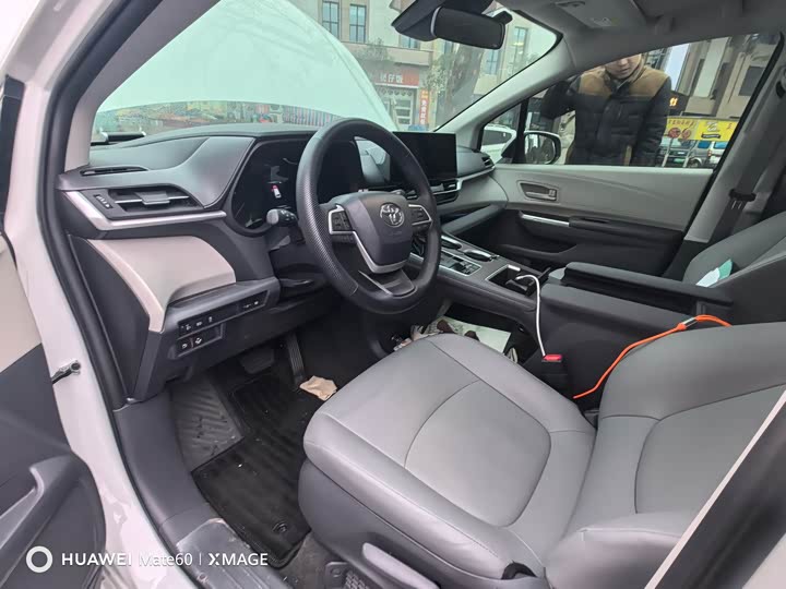 Фото 6 - Toyota Granvia