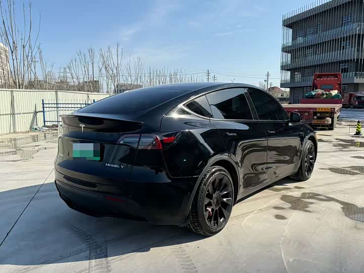 Фото 8 - Tesla Model Y