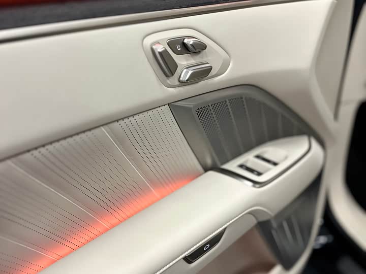 Фото 9 - Nio Onvo L90