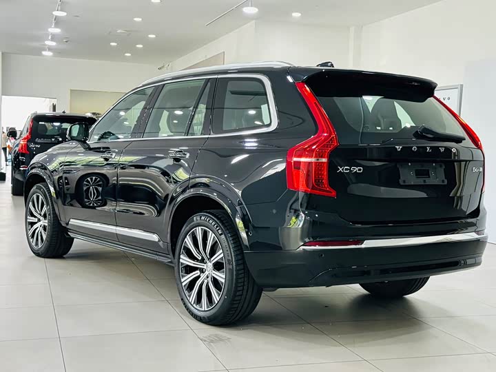 Фото 7 - Volvo XC90