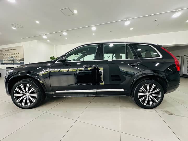 Фото 8 - Volvo XC90