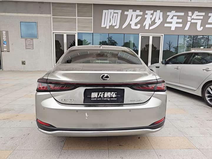 Фото 5 - Lexus ES