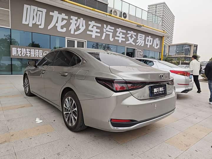 Фото 6 - Lexus ES