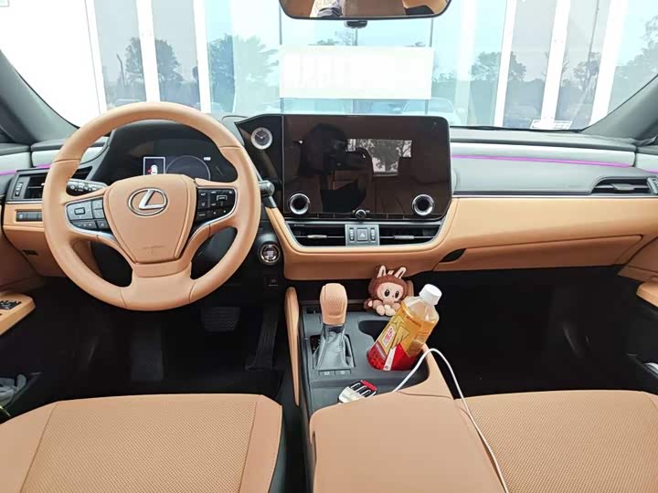 Фото 9 - Lexus ES