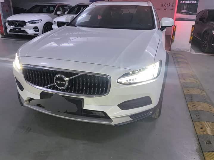 Фото 1 - Volvo V90