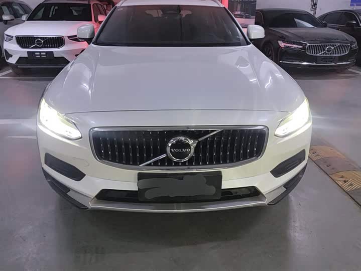 Фото 2 - Volvo V90