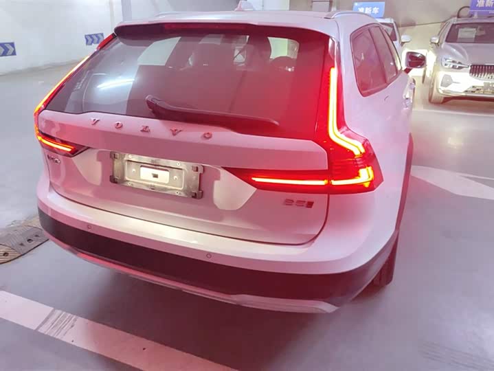 Фото 3 - Volvo V90