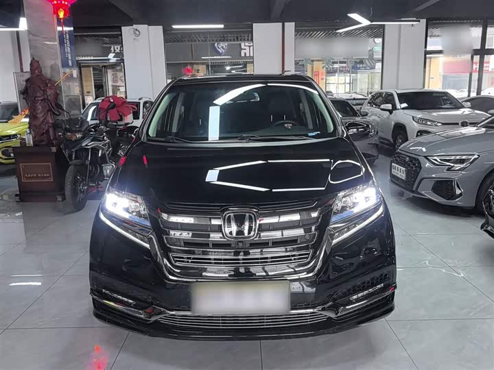 Фото 3 - Honda Elysion