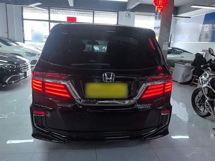 Фото 6 - Honda Elysion