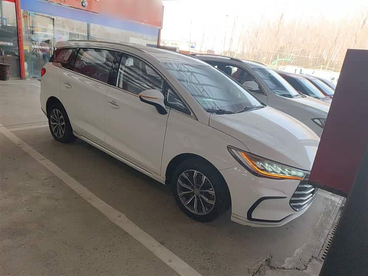 Фото 4 - BYD Song Max