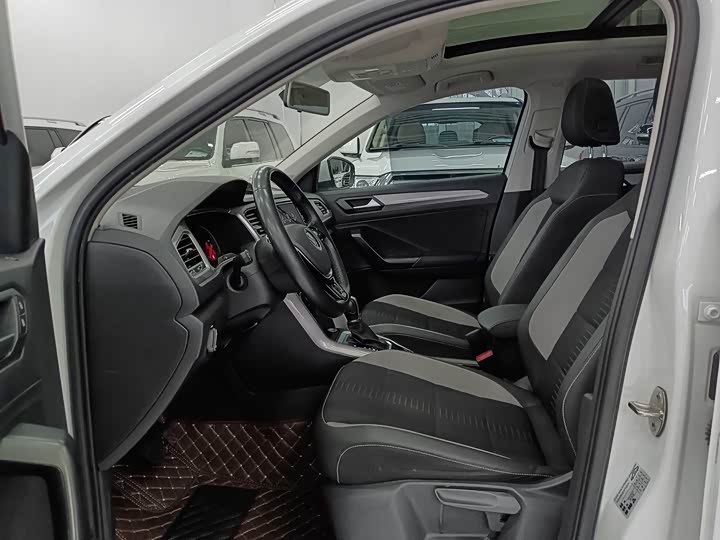 Фото 8 - Volkswagen T-Roc