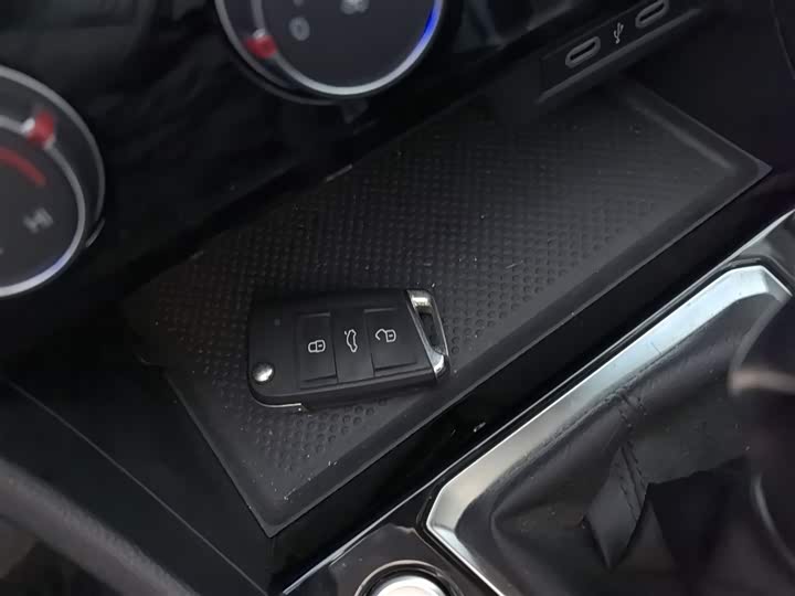 Фото 9 - Volkswagen Sagitar L