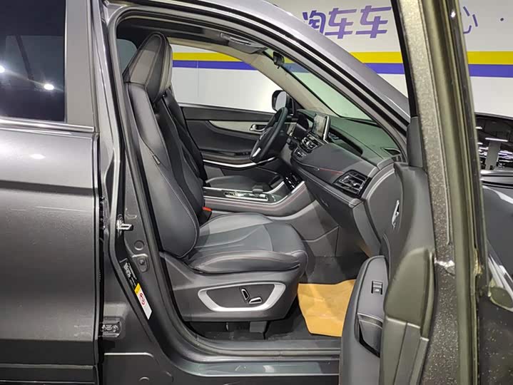 Фото 8 - Changan CS75