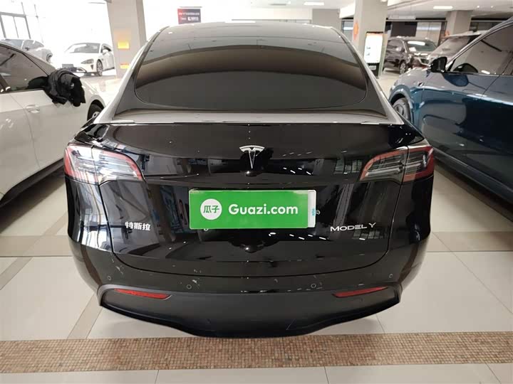 Фото 6 - Tesla Model Y