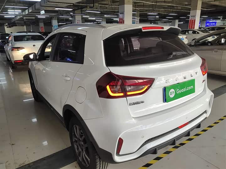 Фото 5 - Geely Vision X3