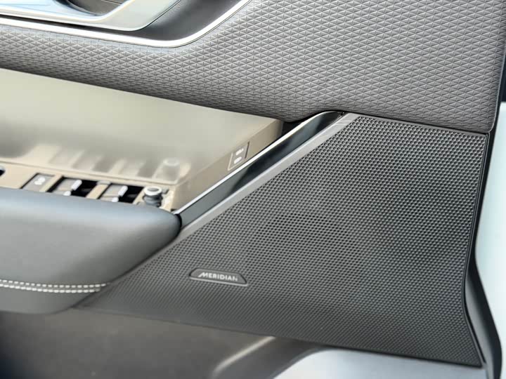 Фото 7 - Land Rover Range Rover Velar