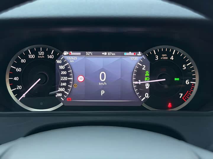 Фото 8 - Land Rover Range Rover Velar