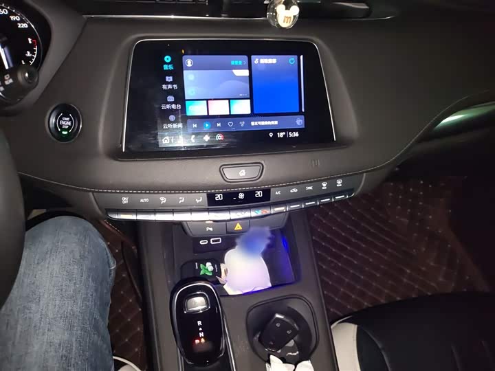 Фото 6 - Cadillac XT4