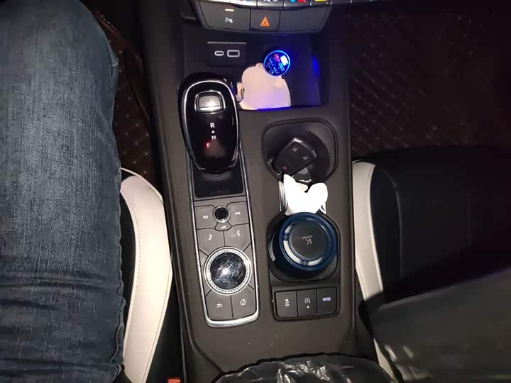 Фото 7 - Cadillac XT4