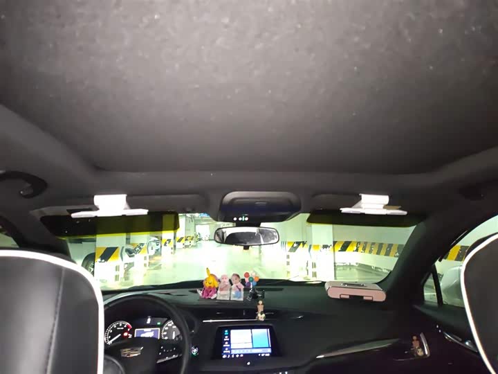 Фото 9 - Cadillac XT4