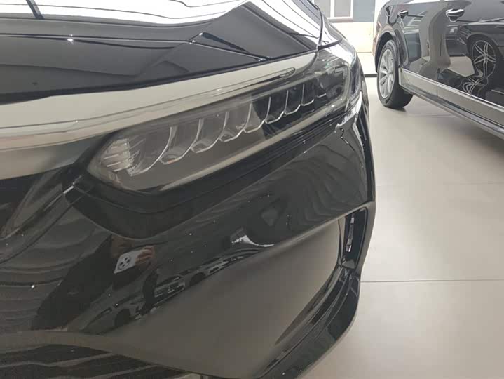 Фото 5 - Honda Inspire