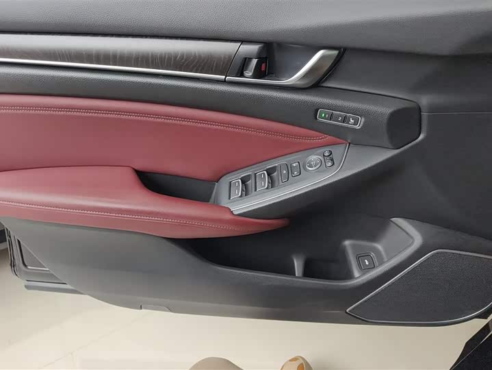 Фото 7 - Honda Inspire