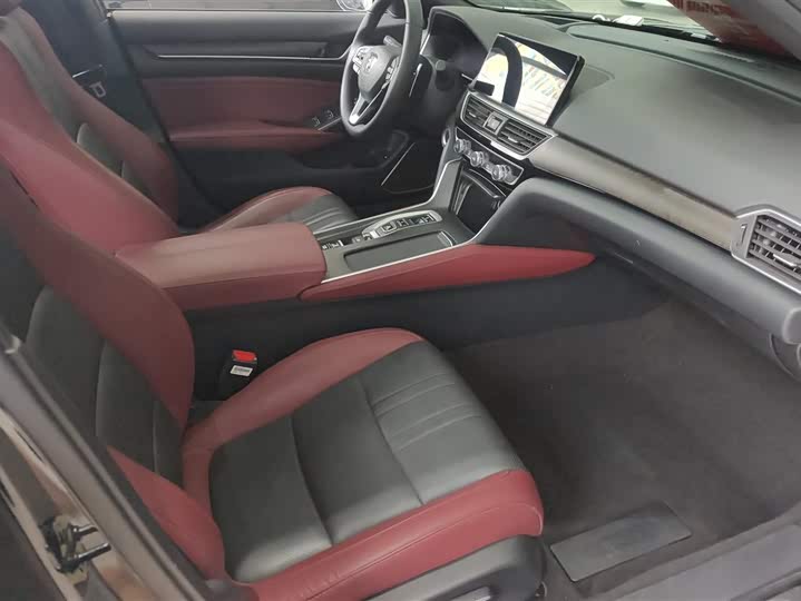 Фото 8 - Honda Inspire