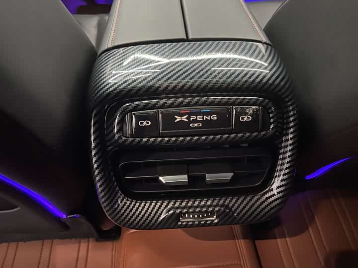 Фото 8 - XPeng P7