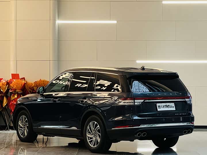 Фото 2 - Lincoln Aviator