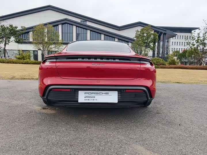 Фото 4 - Porsche Taycan