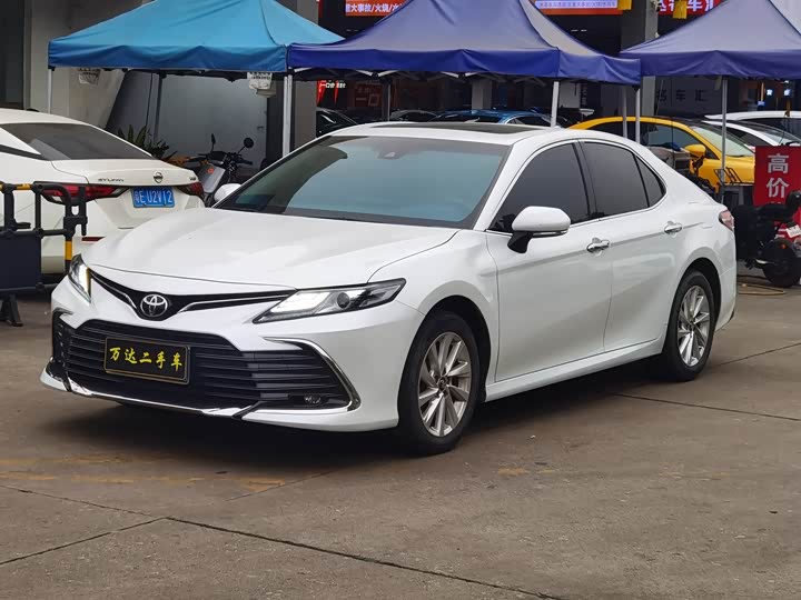 Фото 1 - Toyota Camry