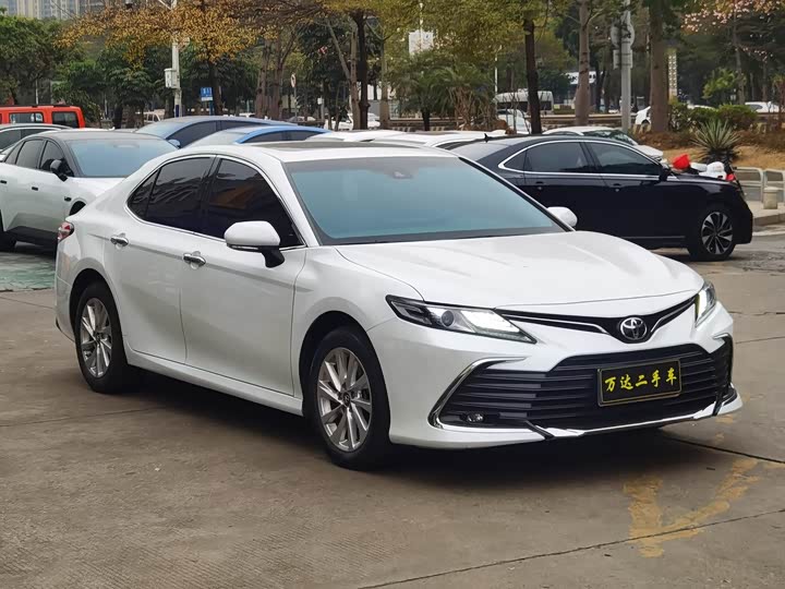 Фото 3 - Toyota Camry