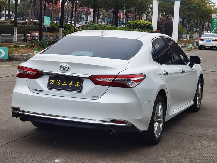 Фото 5 - Toyota Camry