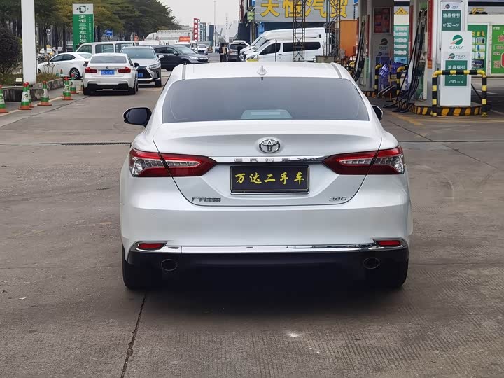 Фото 7 - Toyota Camry