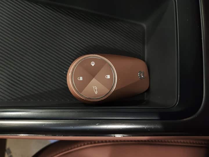 Фото 9 - Nio EC6