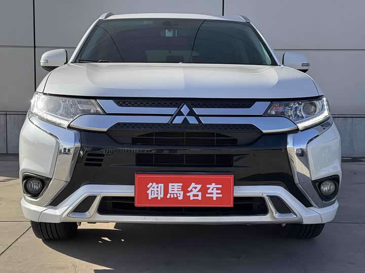 Фото 3 - Mitsubishi Outlander