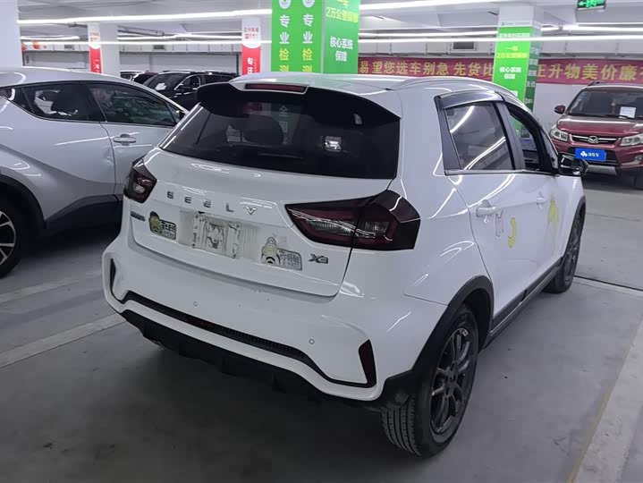 Фото 3 - Geely Vision X3