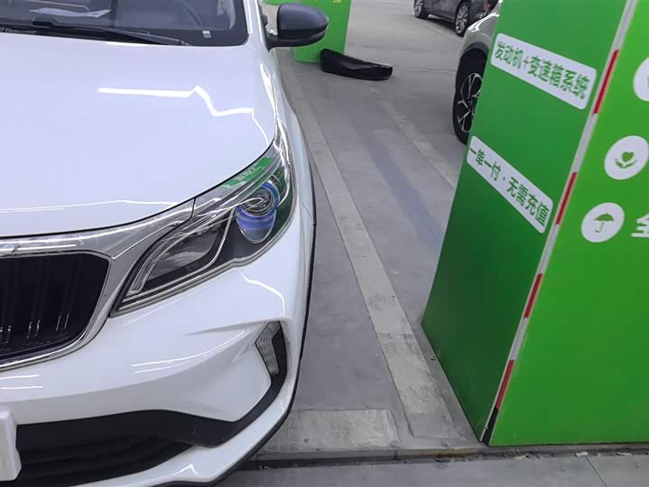 Фото 5 - Geely Vision X3