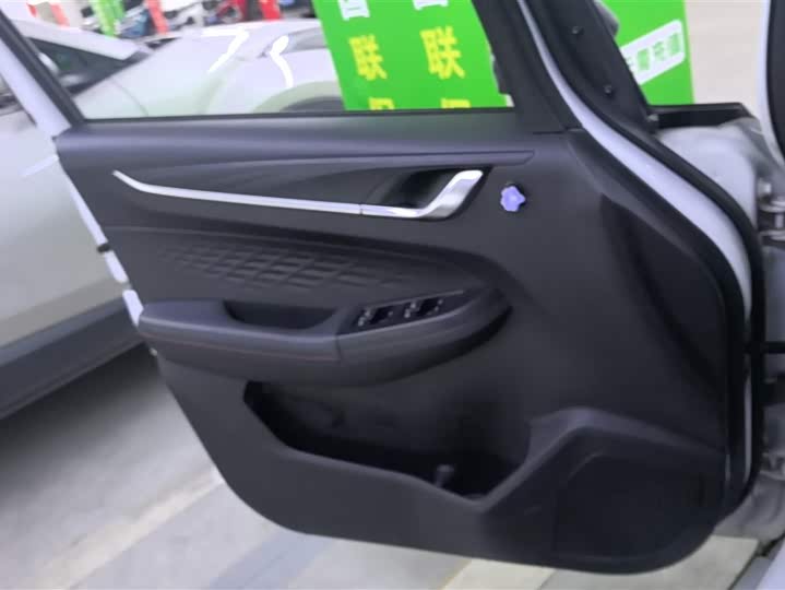 Фото 7 - Geely Vision X3