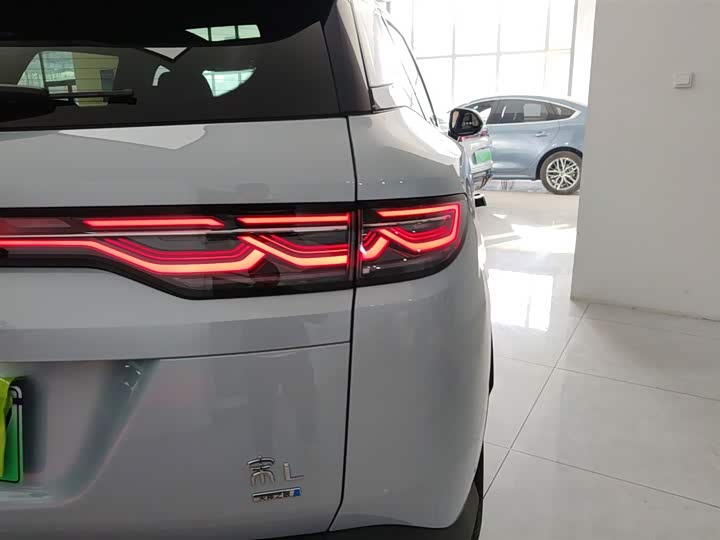 Фото 8 - BYD Song L DM-i Hybrid